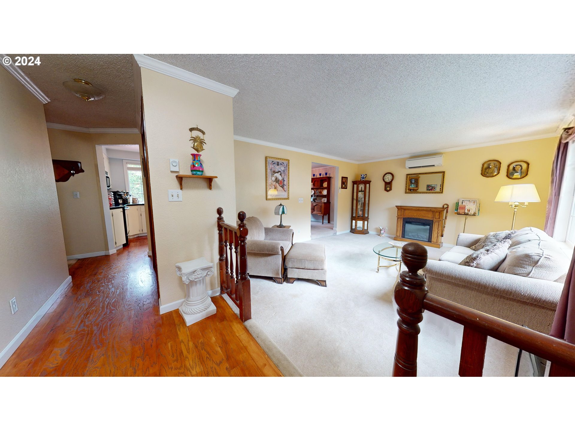 631 Rayner Avenue Springfield, OR 97477 - Photo 3 of 40 a living room with furniture and a flat screen tv