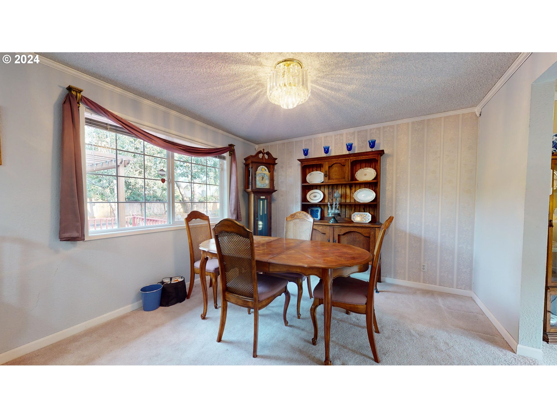 631 Rayner Avenue Springfield, OR 97477 - Photo 6 of 40 a dining room with furniture and window