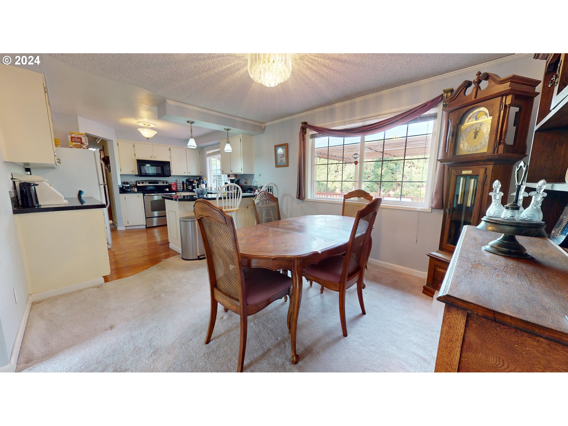 631 Rayner Avenue Springfield, OR 97477 - Photo 7 of 40 a kitchen with a dining table and chairs