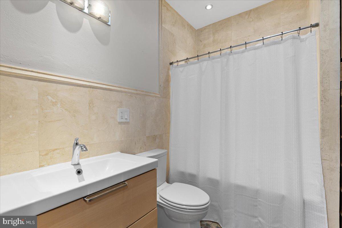 23320 Watson Road Leesburg, VA 20175 - Photo 28 of 51 a bathroom with a shower toilet and sink