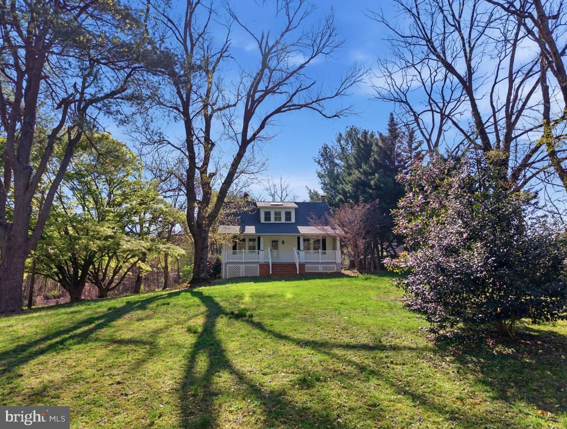 23320 Watson Road Leesburg, VA 20175 - Photo 4 of 48 Charming home on nearly 1-acre