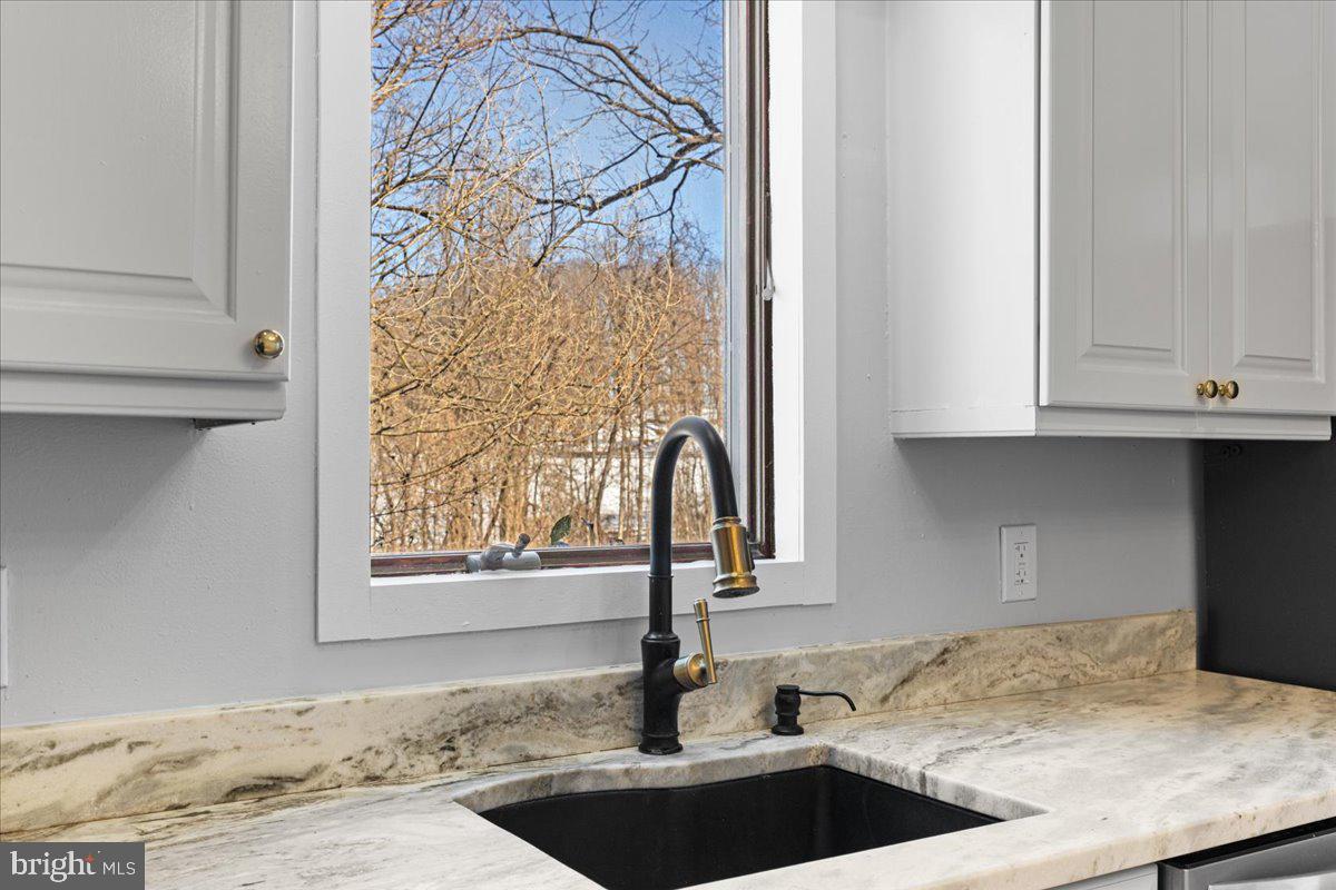 23320 Watson Road Leesburg, VA 20175 - Photo 8 of 51 a kitchen with a sink and cabinets