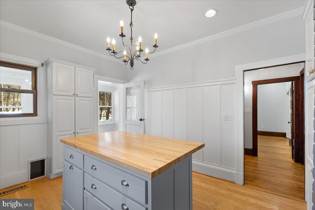 23320 Watson Road Leesburg, VA 20175 - Photo 10 of 48 Updated kitchen w/ quartz counters & SS appliances