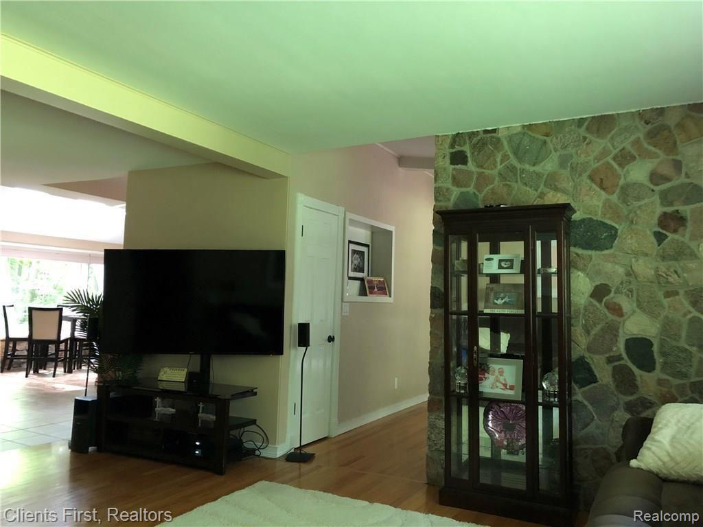 8175 Ridge Road North Canton, MI 48187 - Photo 37 of 70 Inside - Family Room 4.jpg