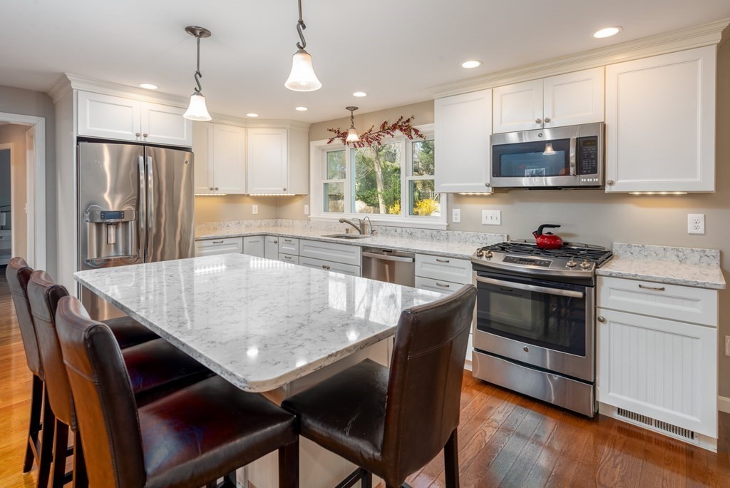 251 Marked Tree Road Holliston, MA 01746 - Photo 4 of 22 Gallery Image 4