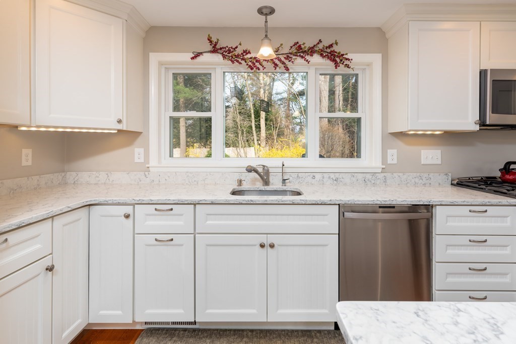 251 Marked Tree Road Holliston, MA 01746 - Photo 5 of 22 Gallery Image 5