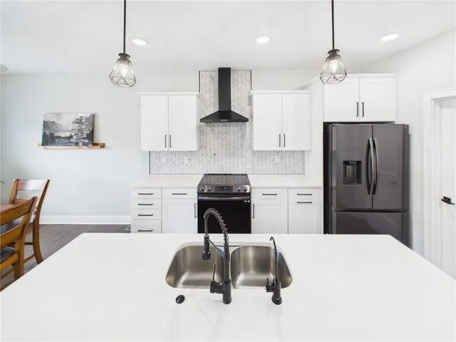 $395,000 | 110 Newberry Court, Knob Noster, MO 65336