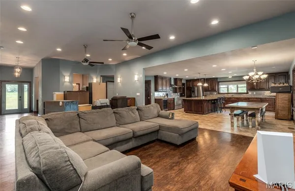 $1,490,000 | 26469 Roam Drive, Waynesville, MO 65583