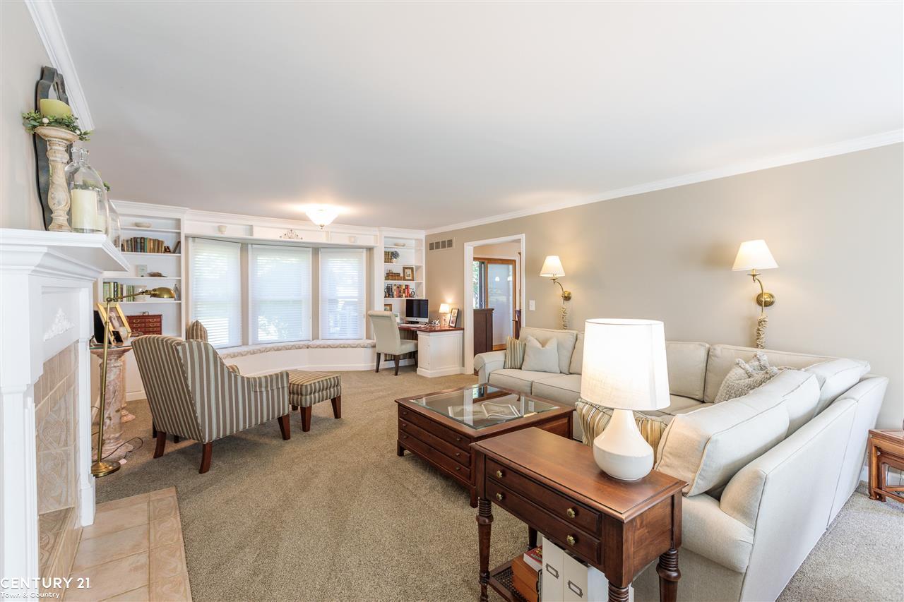 1325 Royal Crescent Street Rochester Hills, MI 48306 - Photo 2 of 40
