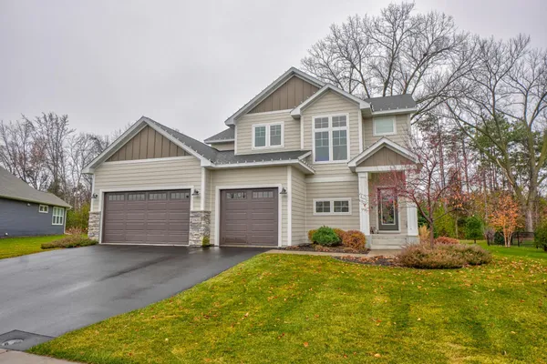 $729,900 | 1426 Lee Circle, Hudson, WI 54016