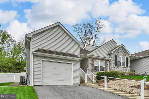 $339,900 | 221 Red Fern Drive, East Earl, PA 17519