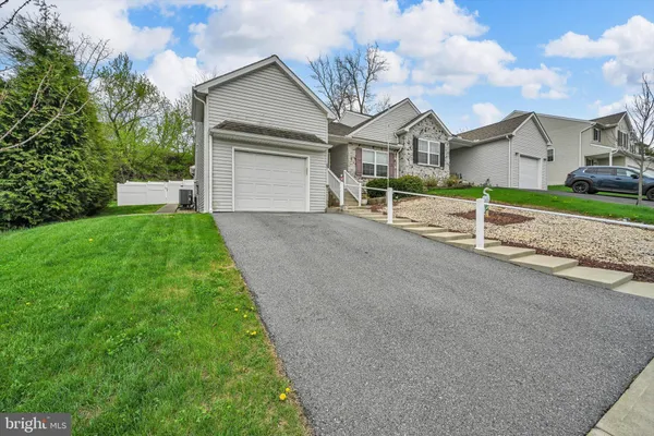 $339,900 | 221 Red Fern Drive, East Earl, PA 17519