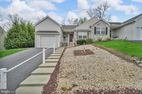 $339,900 | 221 Red Fern Drive, East Earl, PA 17519