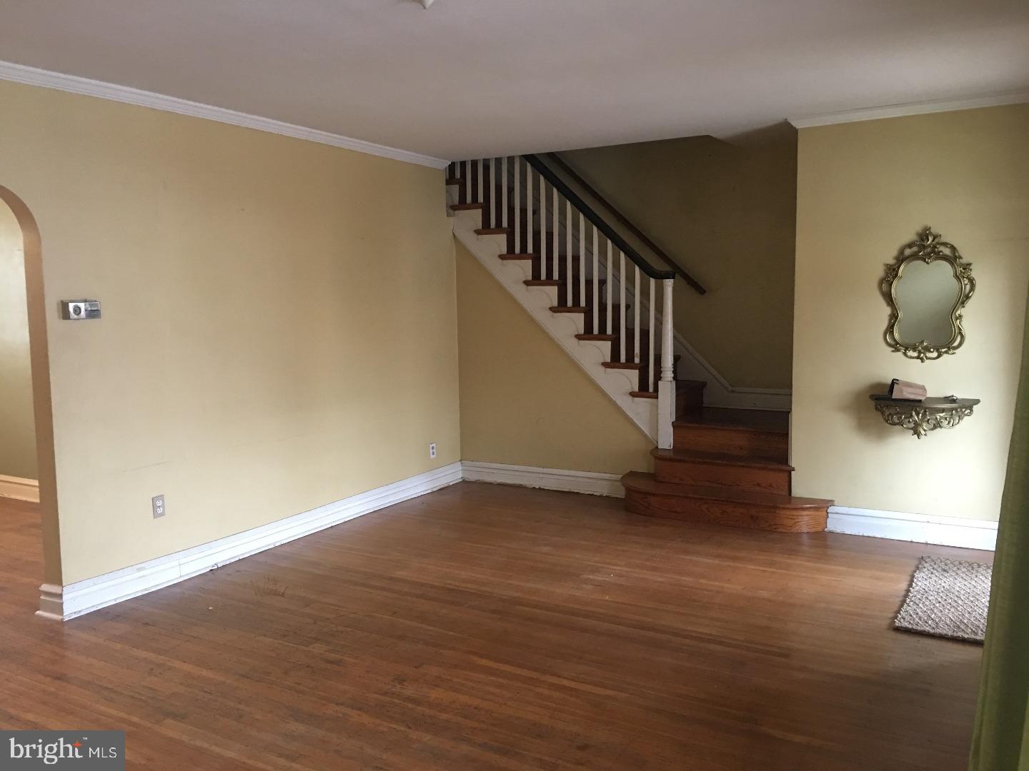 226 Ashby Road Upper Darby, PA 19082 - Photo 5 of 8 Living Room