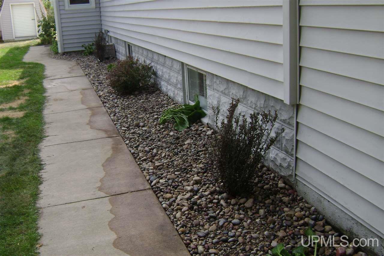 411 South 2nd Street Escanaba, MI 49829 - Photo 2 of 16