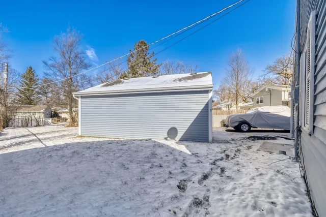 $320,000 | 290 Oakwood Drive, Antioch, IL 60002