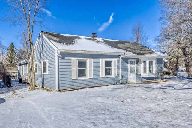 $320,000 | 290 Oakwood Drive, Antioch, IL 60002