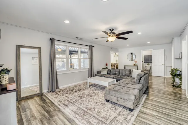 $320,000 | 290 Oakwood Drive, Antioch, IL 60002