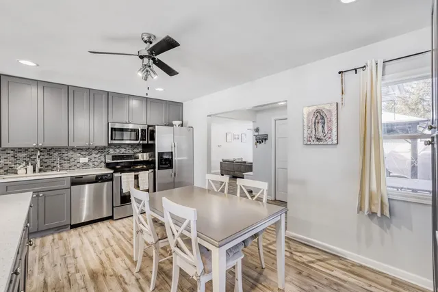 $320,000 | 290 Oakwood Drive, Antioch, IL 60002