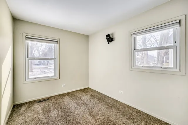 $320,000 | 290 Oakwood Drive, Antioch, IL 60002