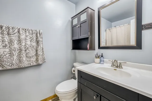 $320,000 | 290 Oakwood Drive, Antioch, IL 60002