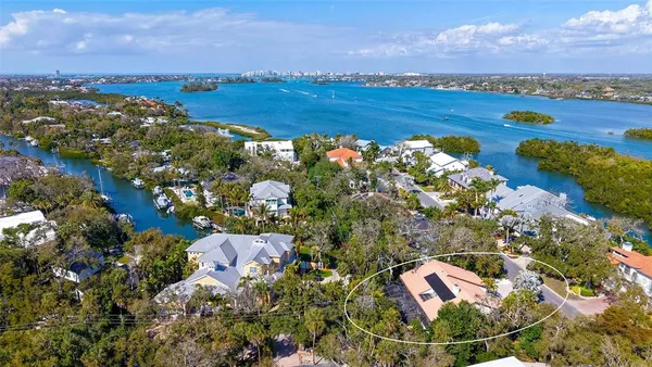 $1,600,000 | 5231 Siesta Cove Drive, Sarasota, FL 34242