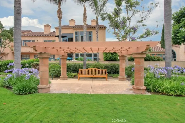 a view of house with garden