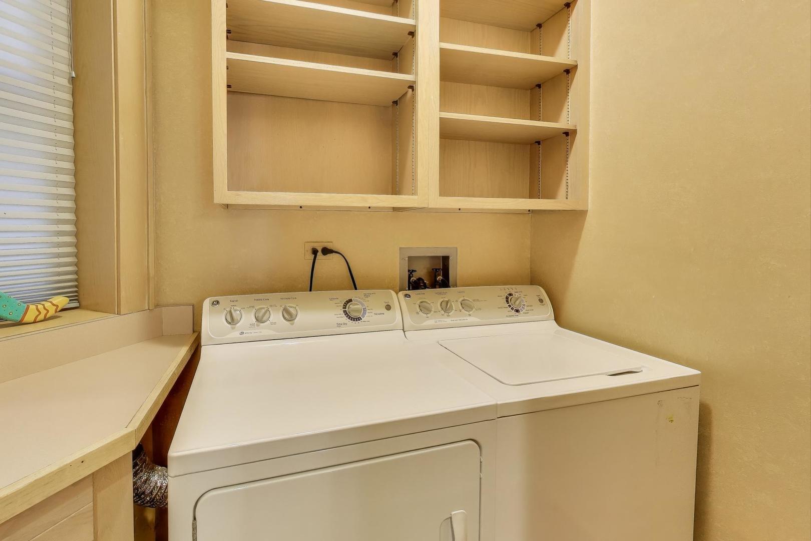 907-909 West Webster Avenue Chicago, IL 60614 - Photo 18 of 71 a utility room with dryer and washer