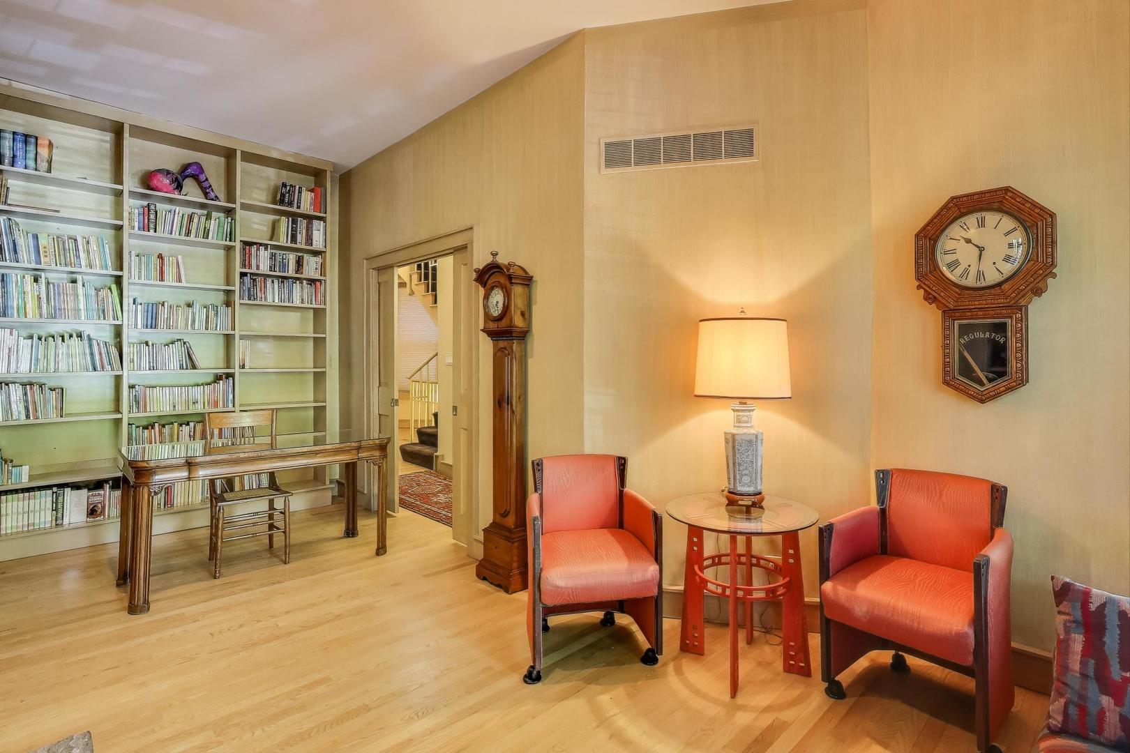907-909 West Webster Avenue Chicago, IL 60614 - Photo 22 of 71 a living room with furniture and a wooden floor