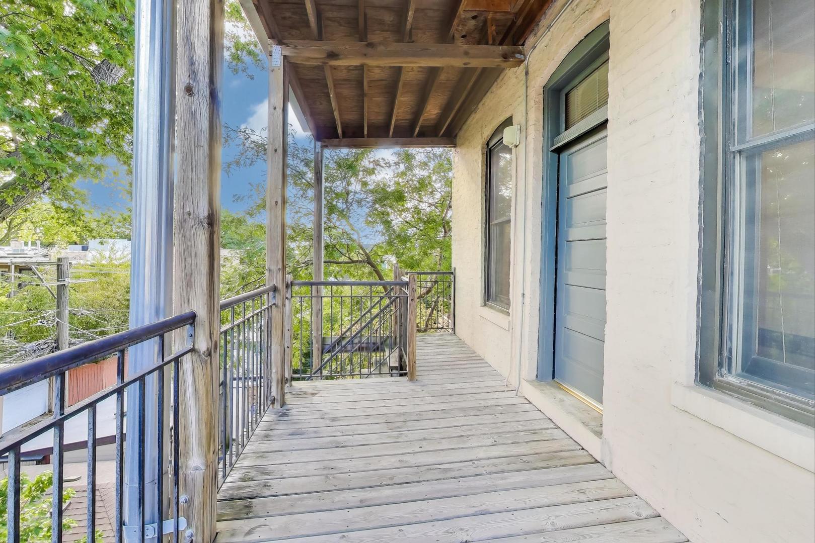 907-909 West Webster Avenue Chicago, IL 60614 - Photo 34 of 71 a view of a porch with wooden floor