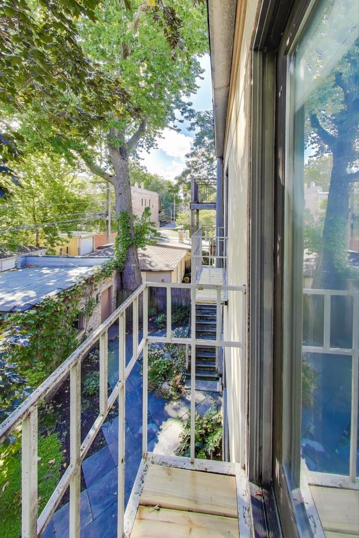 907-909 West Webster Avenue Chicago, IL 60614 - Photo 38 of 71 a view of balcony with furniture