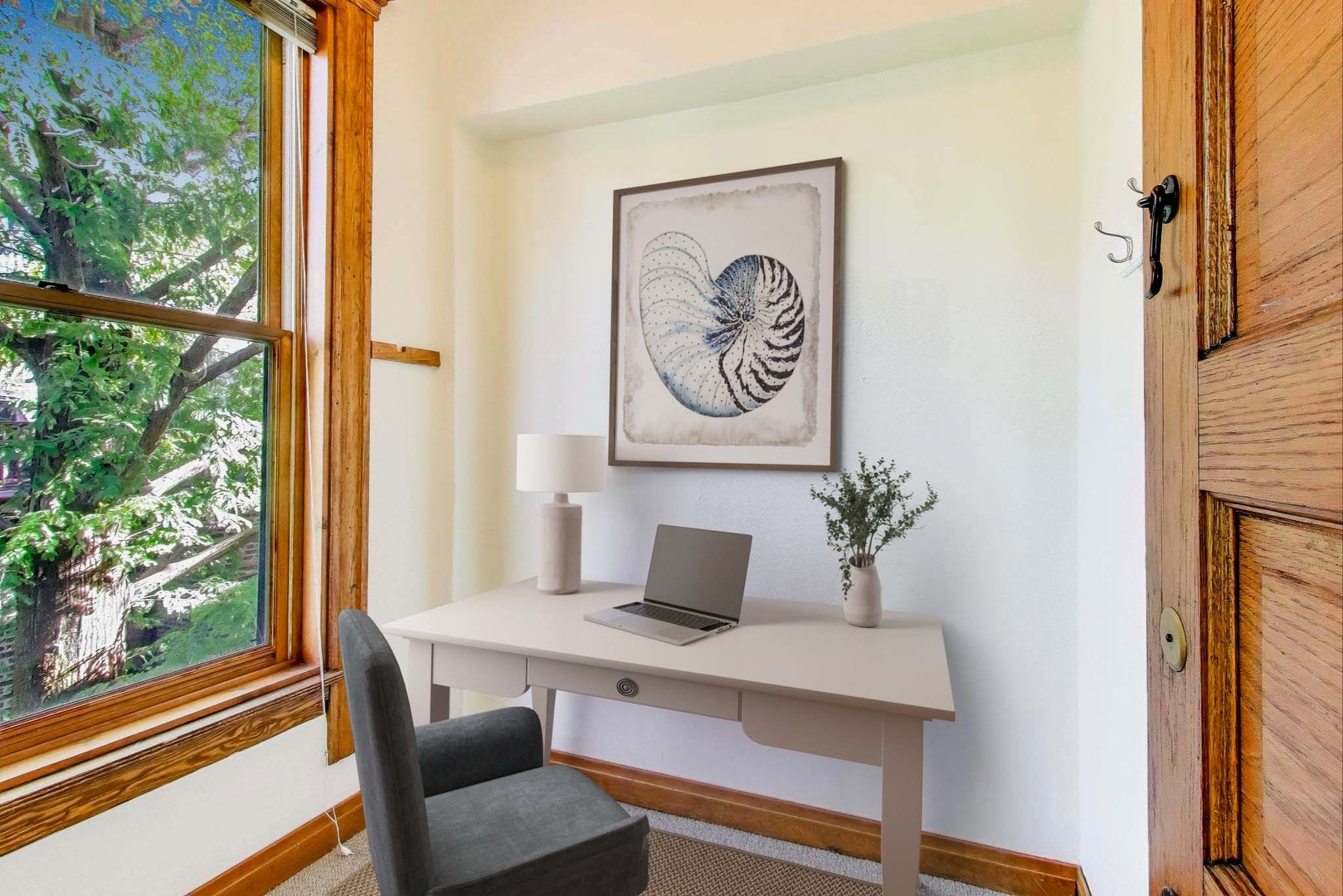907-909 West Webster Avenue Chicago, IL 60614 - Photo 46 of 71 a view of a dining room with a table and chairs
