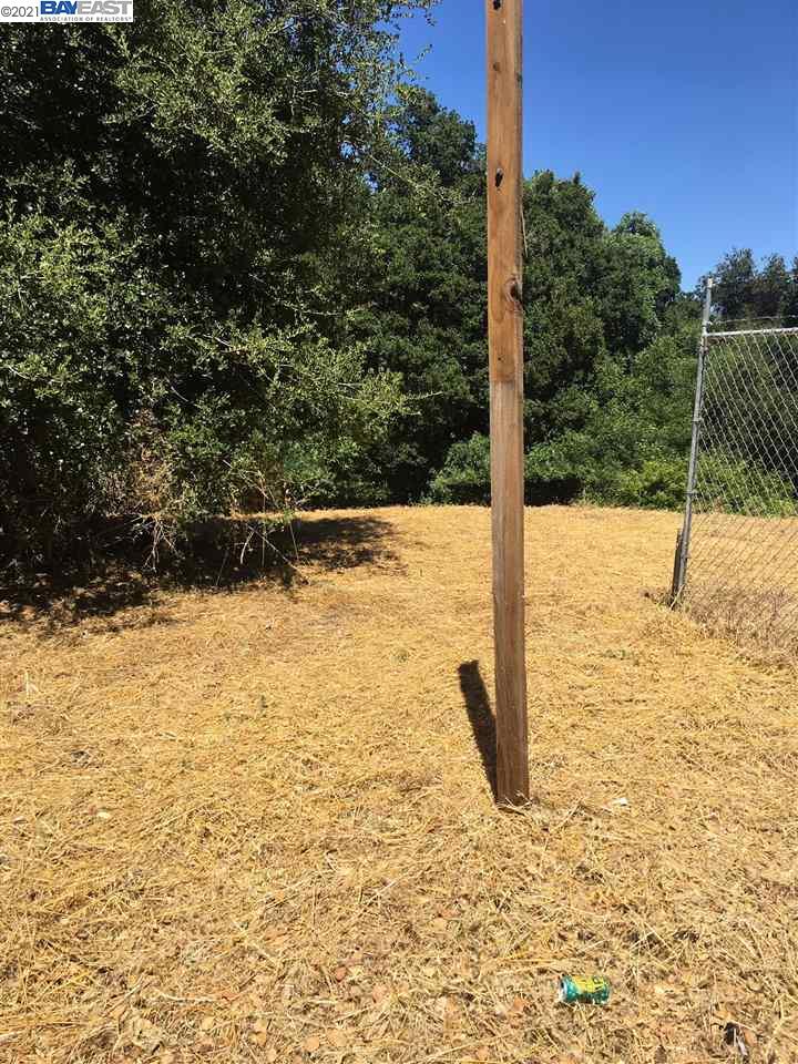 6 Boardwalk Place San Ramon, CA 94583 - Photo 3 of 5 a view of a yard