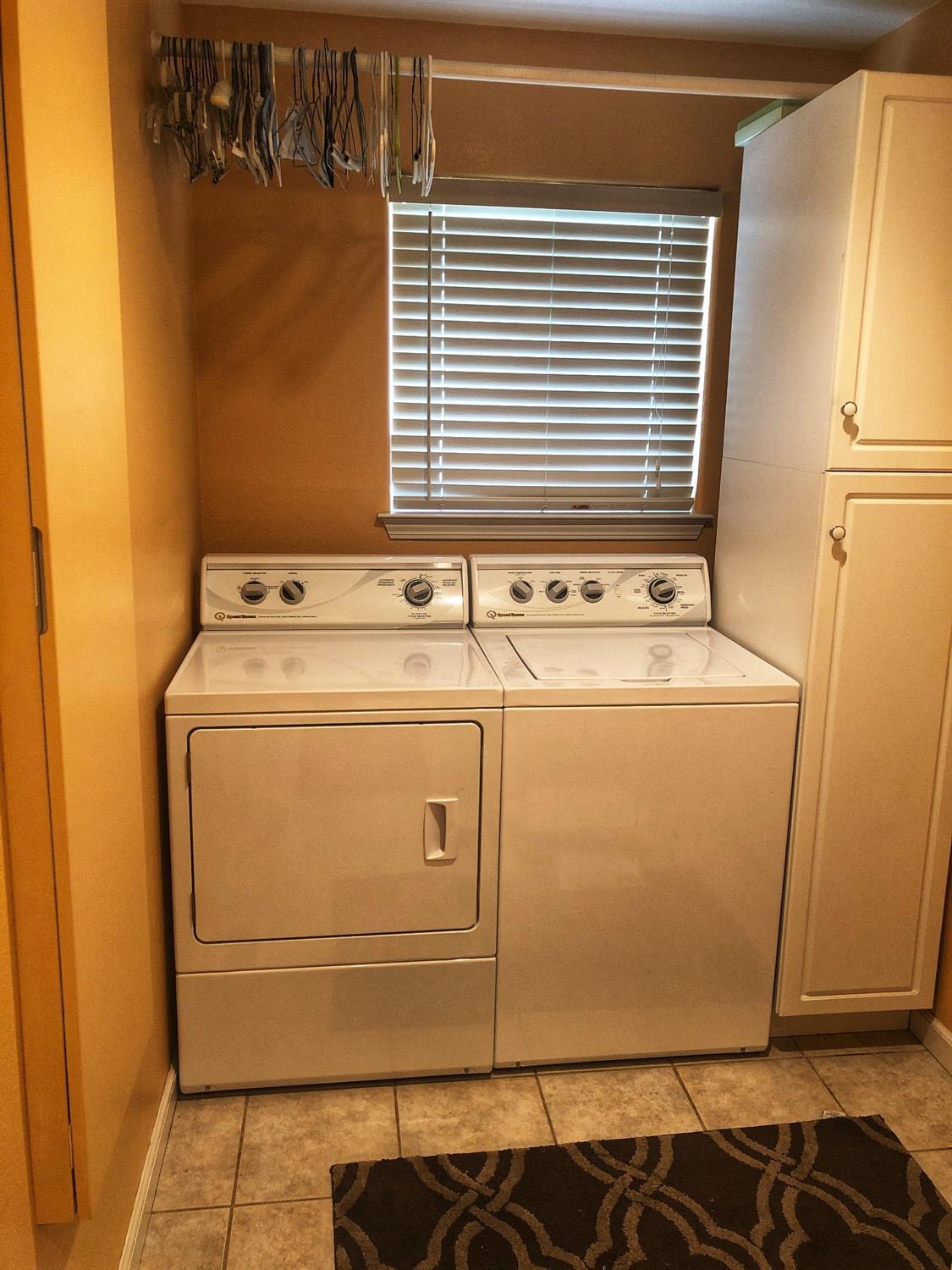 5915 Springcrest Way Klamath Falls, OR 97603 - Photo 6 of 24 laundry room, garage entry