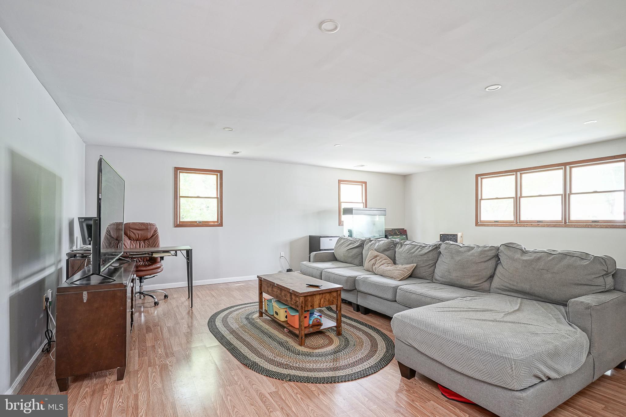 541 Windsor Avenue Maple Shade, NJ 08052 - Photo 10 of 21 Oversized Living Room