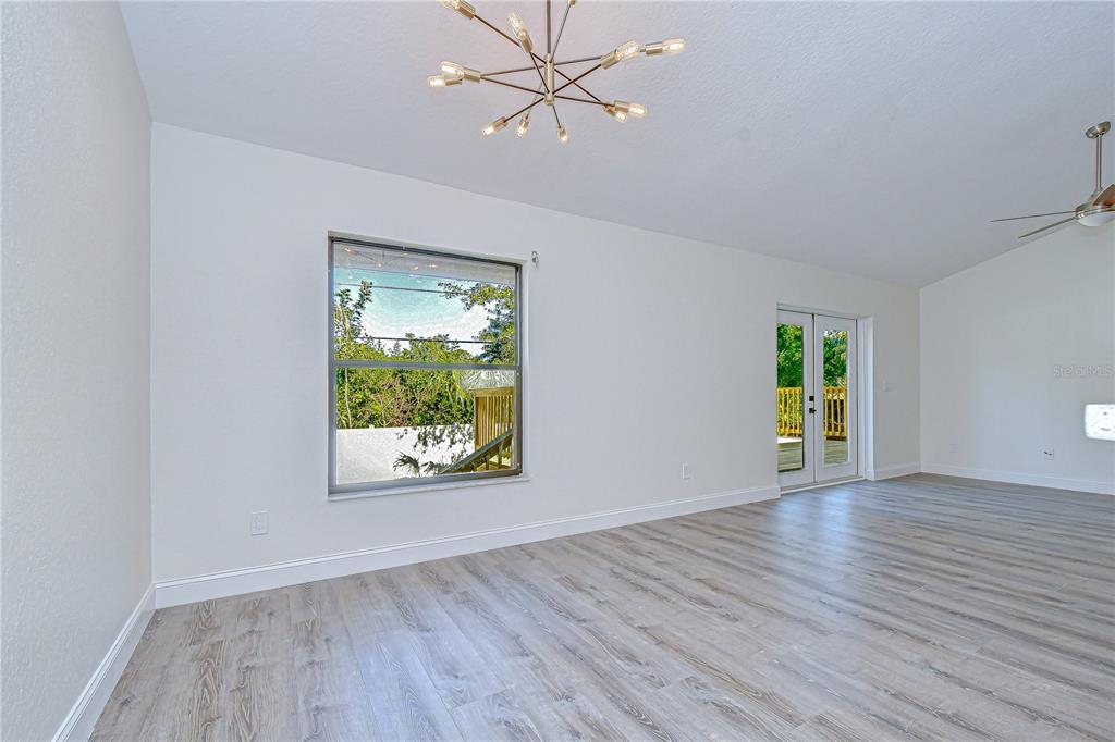 9731 62nd Avenue North St. Petersburg, FL 33708 - Photo 11 of 61