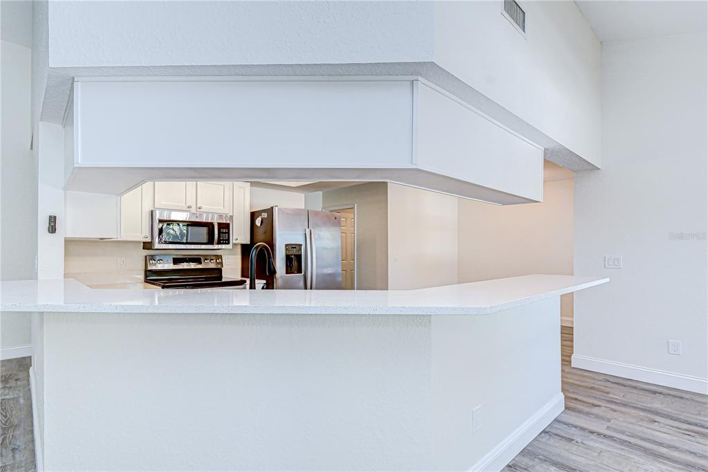 9731 62nd Avenue North St. Petersburg, FL 33708 - Photo 14 of 61