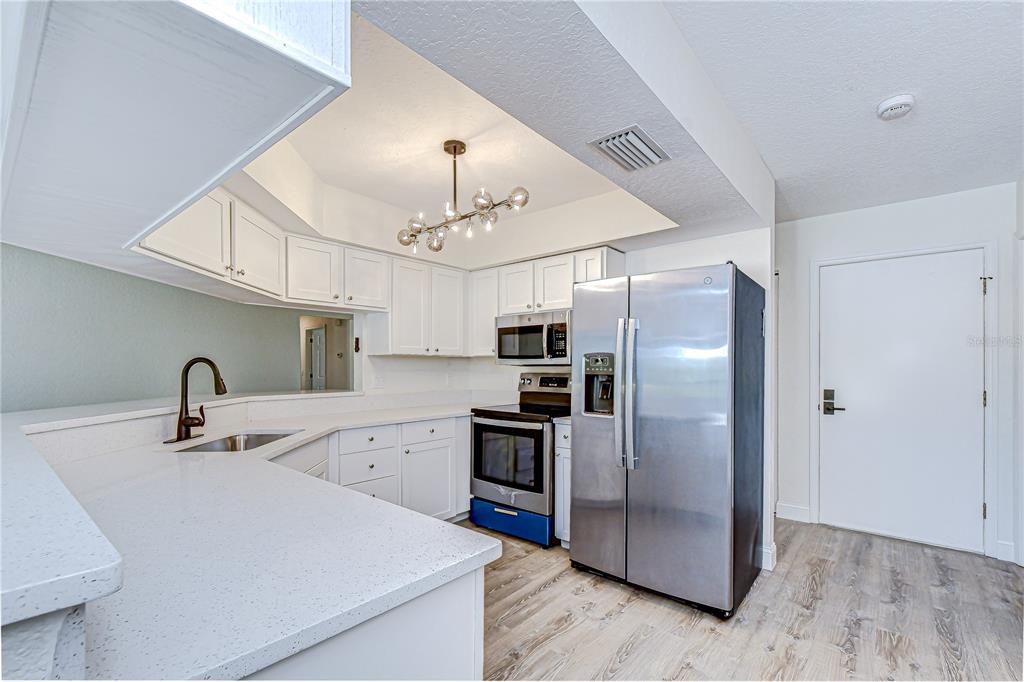 9731 62nd Avenue North St. Petersburg, FL 33708 - Photo 16 of 61