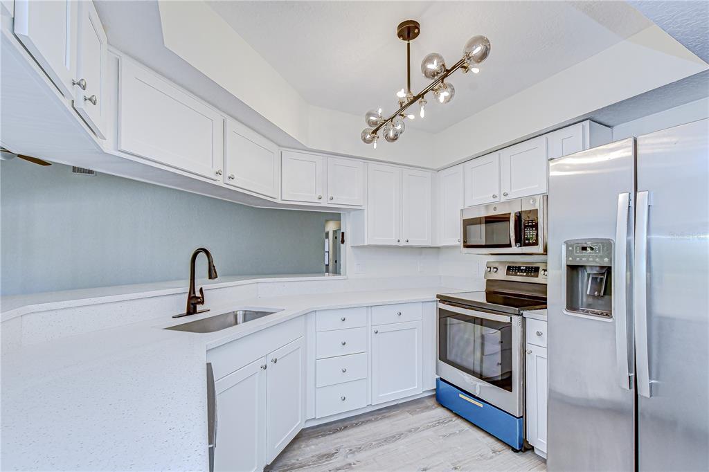 9731 62nd Avenue North St. Petersburg, FL 33708 - Photo 17 of 61