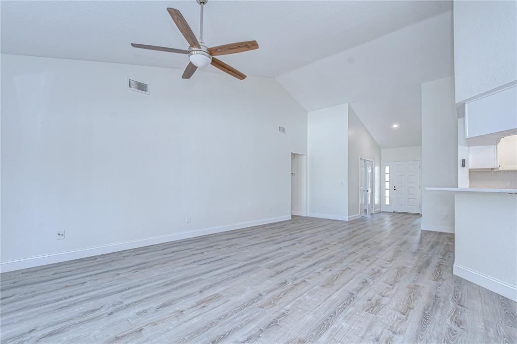 9731 62nd Avenue North St. Petersburg, FL 33708 - Photo 6 of 61