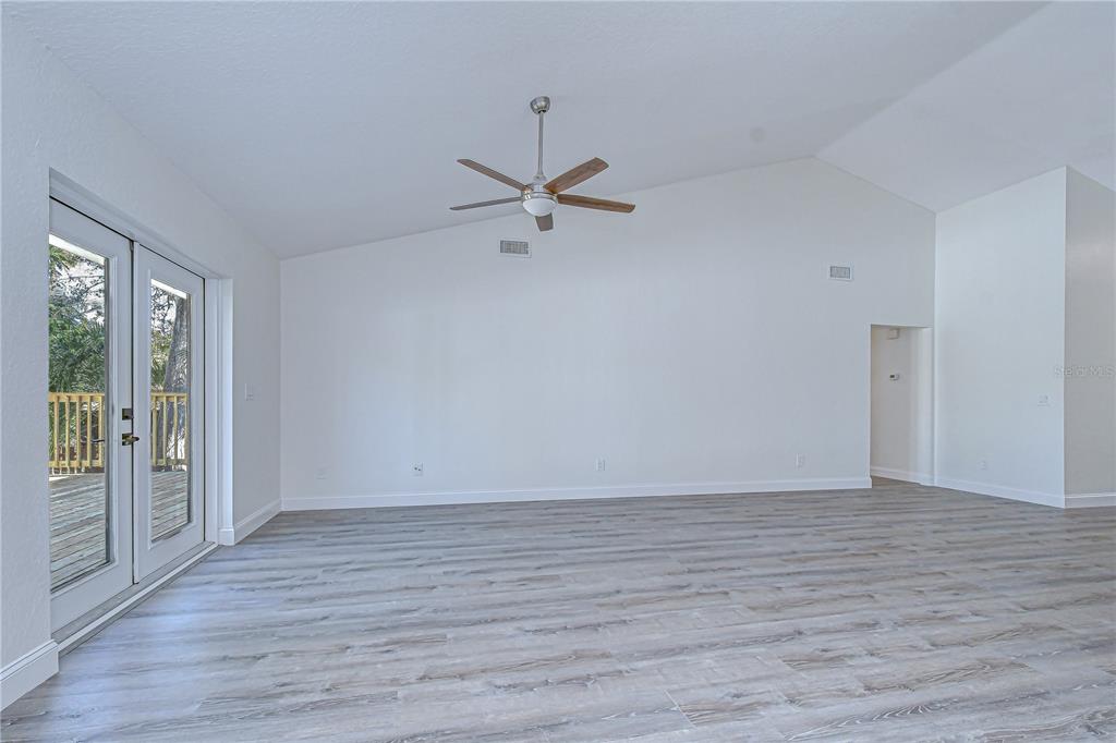 9731 62nd Avenue North St. Petersburg, FL 33708 - Photo 7 of 61