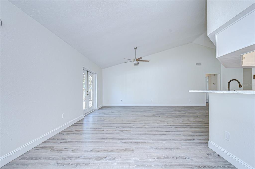 9731 62nd Avenue North St. Petersburg, FL 33708 - Photo 10 of 61