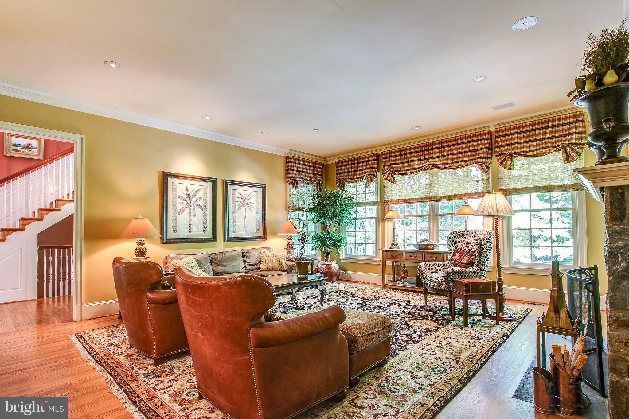 11217 River View Drive Potomac, MD 20854 - Photo 11 of 40 Family Room