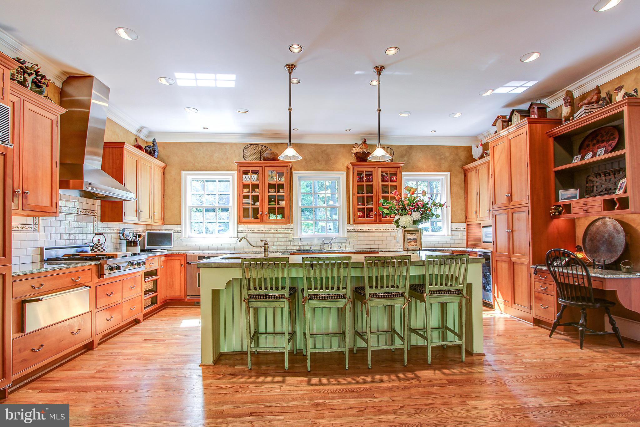11217 River View Drive Potomac, MD 20854 - Photo 14 of 40 Kitchen