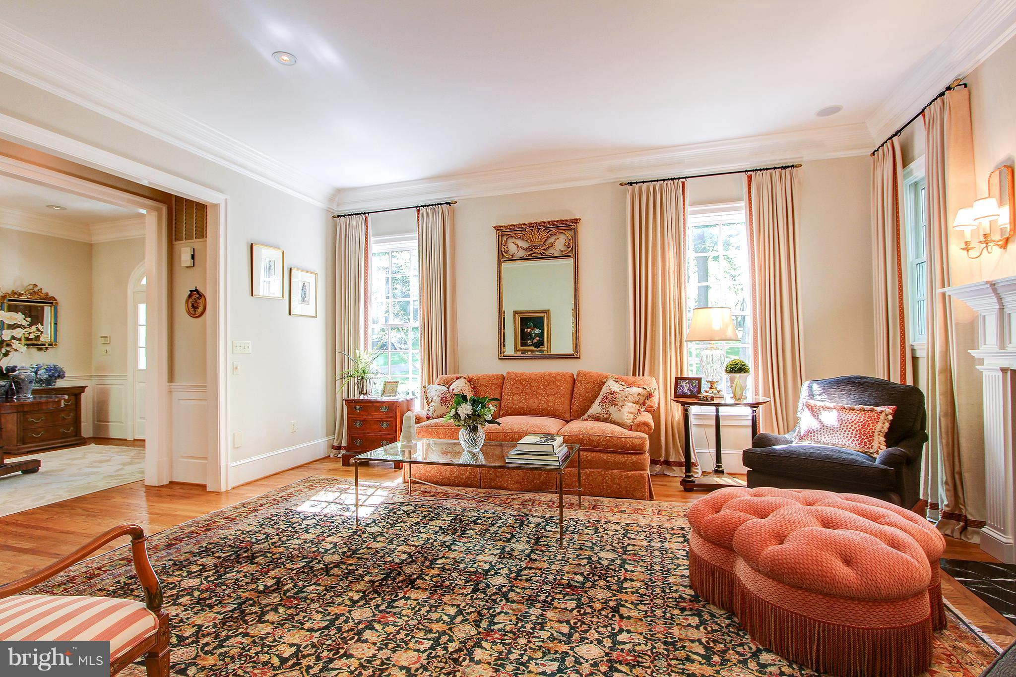 11217 River View Drive Potomac, MD 20854 - Photo 6 of 40 Living Room