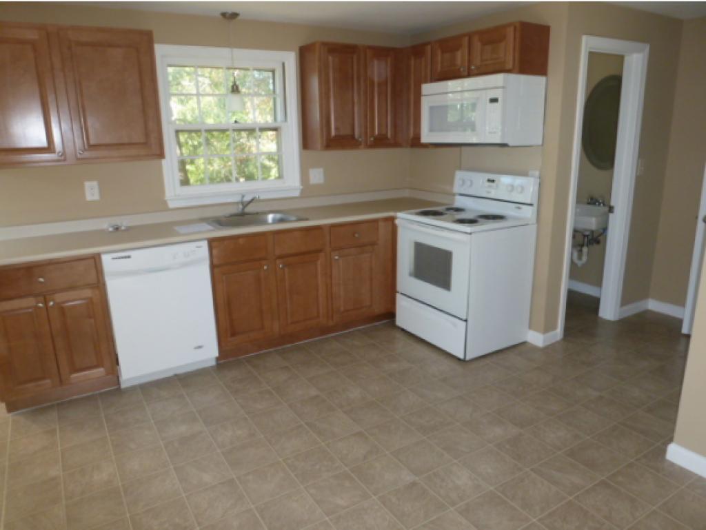166 Island Pond Road Derry, NH 03038 - Photo 10 of 34
