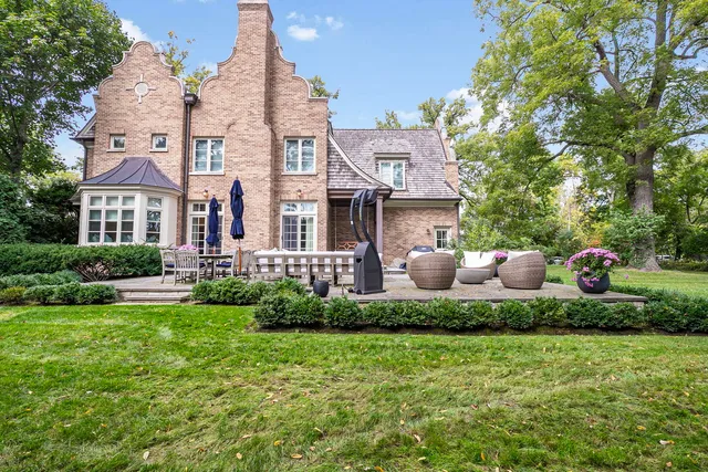 $2,995,000 | 349 East Blodgett Avenue, Lake Bluff, IL 60044
