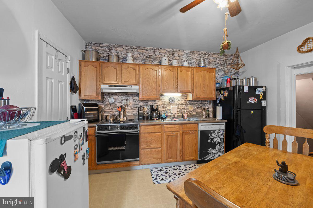 827 Chestnut Street Lebanon, PA 17042 - Photo 16 of 30 Unit 2 Kitchen