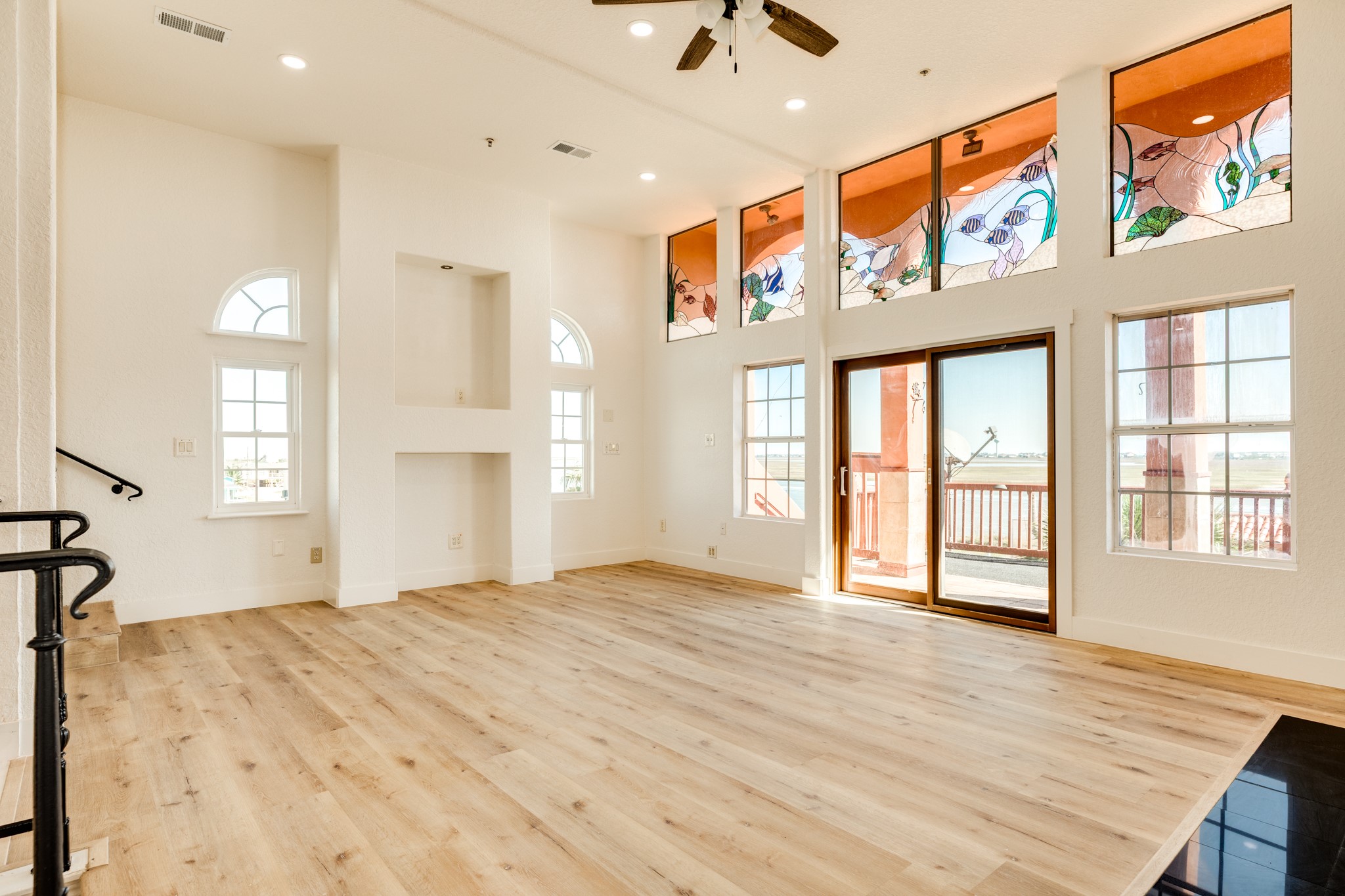 411 Sailfish Lane, Unit 101 Freeport, TX 77541 - Photo 27 of 46 a view of an empty room and window