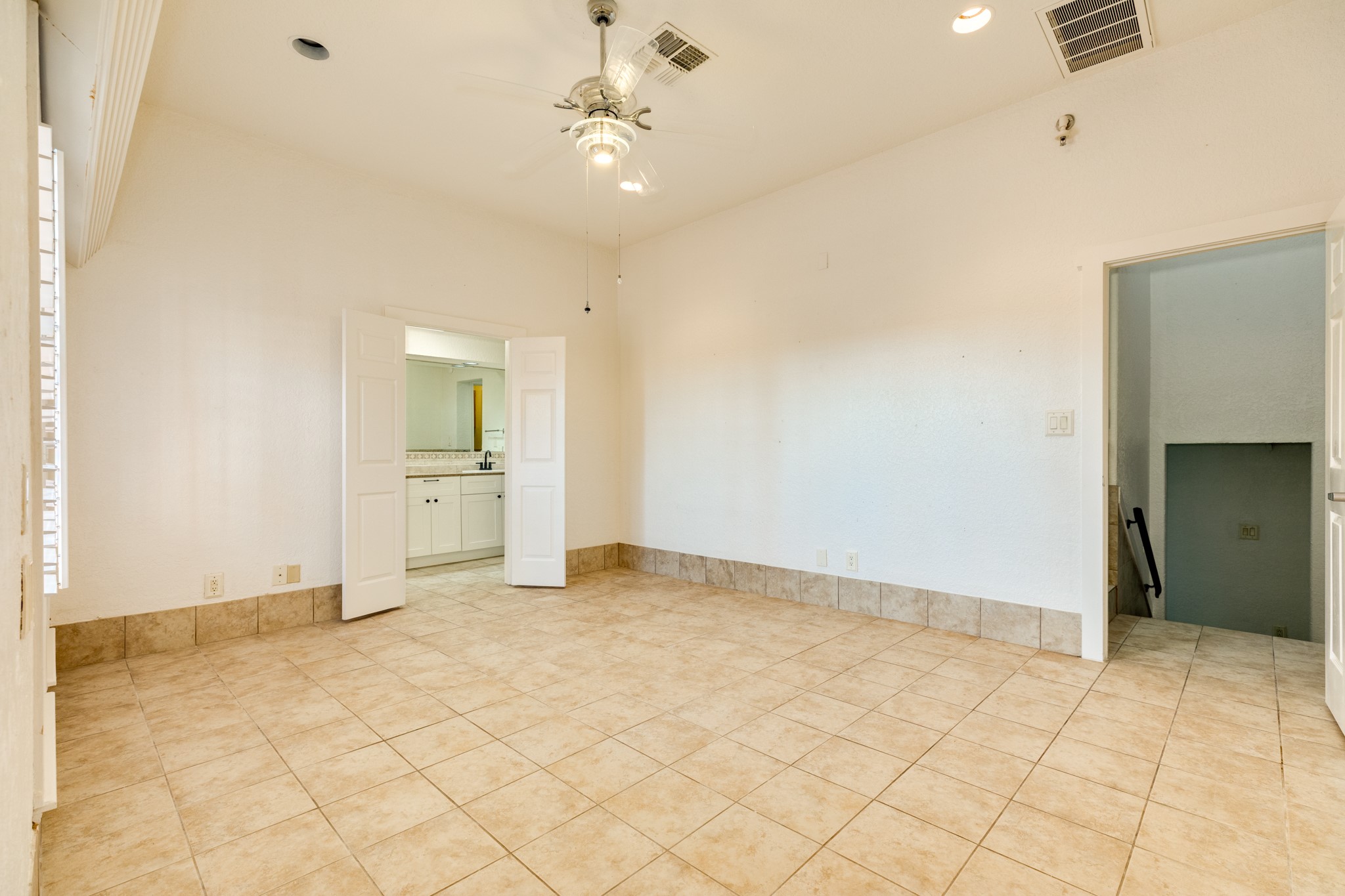 411 Sailfish Lane, Unit 101 Freeport, TX 77541 - Photo 35 of 46 a view of an empty room with a bathroom